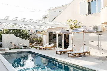 Private-Pool 4-Bedroom Villa for 8 in Murter