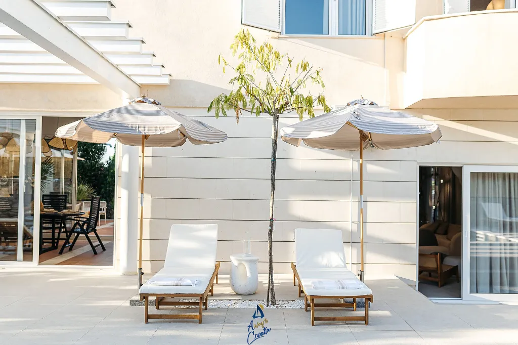 Private-Pool 4-Bedroom Villa for 8 in Murter