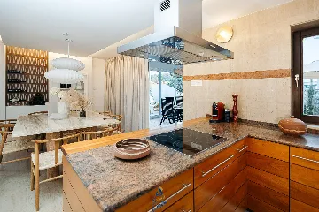 Private-Pool 4-Bedroom Villa for 8 in Murter