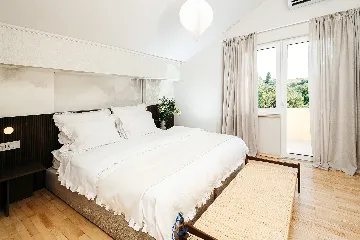 Private-Pool 4-Bedroom Villa for 8 in Murter