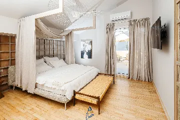 Private-Pool 4-Bedroom Villa for 8 in Murter