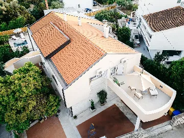 Private-Pool 4-Bedroom Villa for 8 in Murter