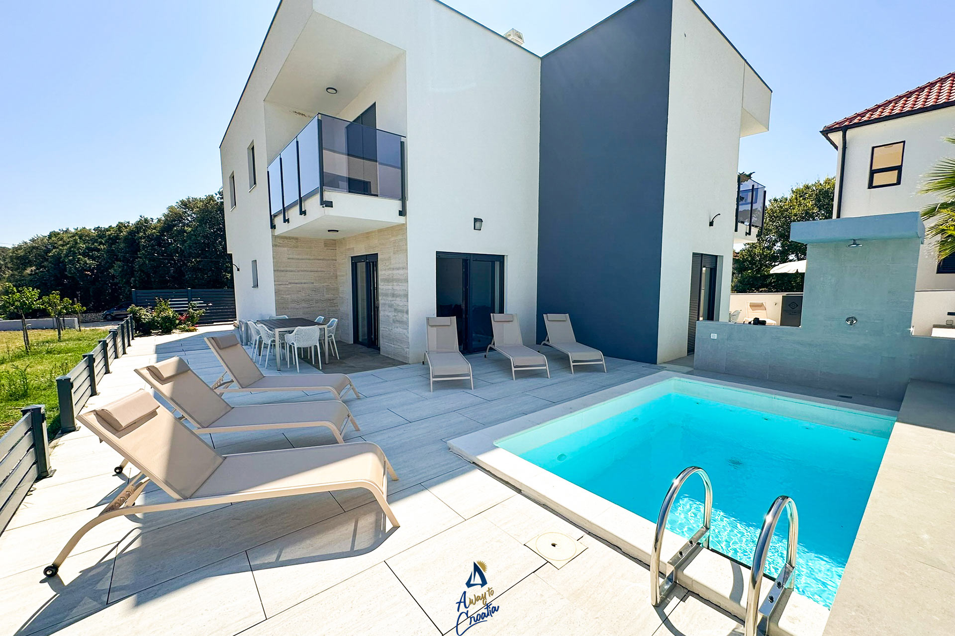 Image of 3-BR Villa with Private Pool Near the Beach