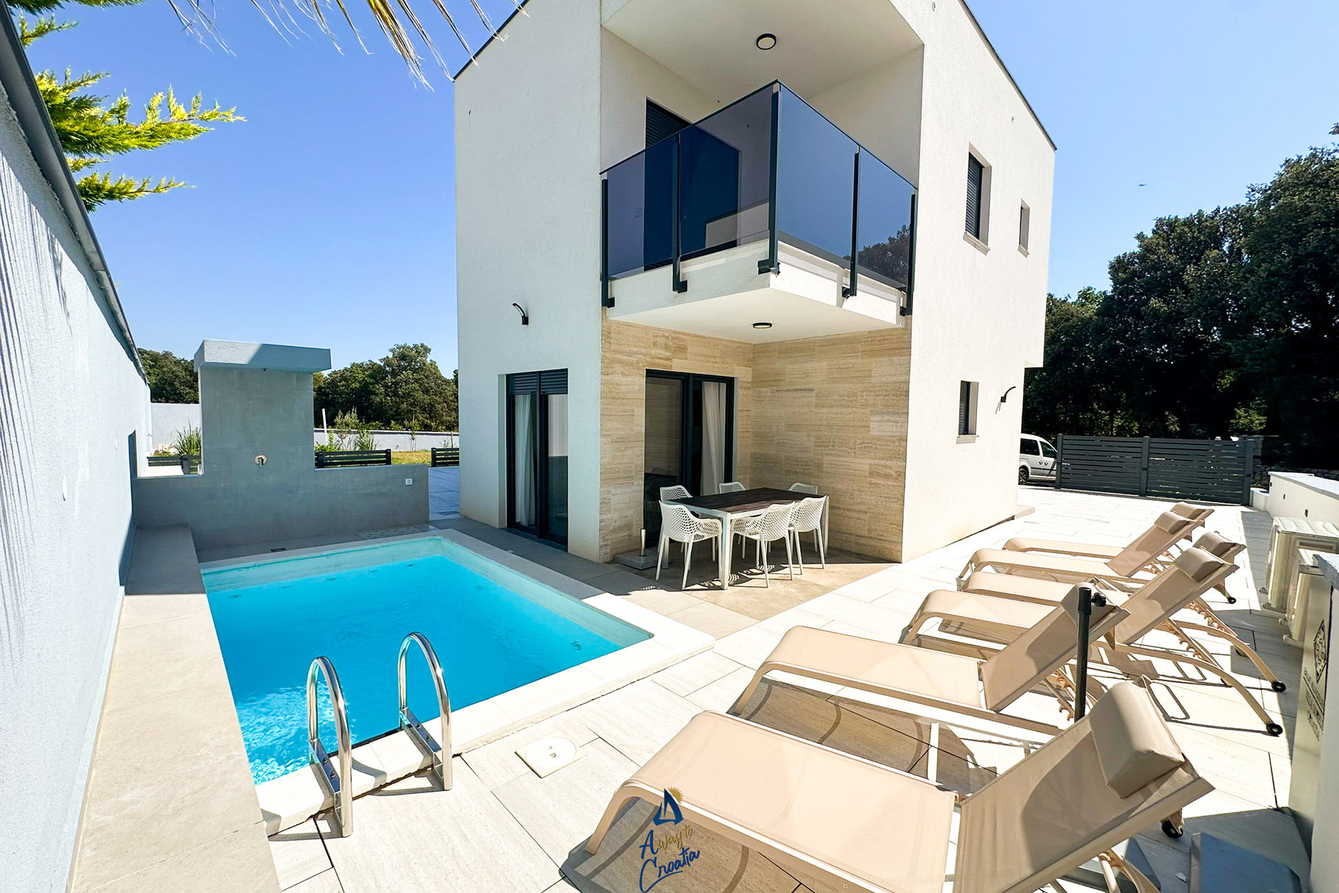 Image of 3-BR Villa with Private Pool Near the Beach
