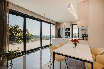 4-Bedroom Villa with Pool & Jacuzzi in Brnobići