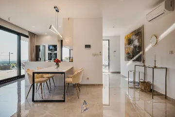 4-Bedroom Villa with Pool & Jacuzzi in Brnobići