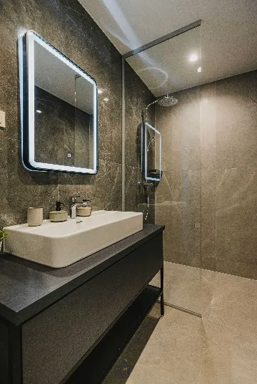 4-Bedroom Villa with Pool & Jacuzzi in Brnobići