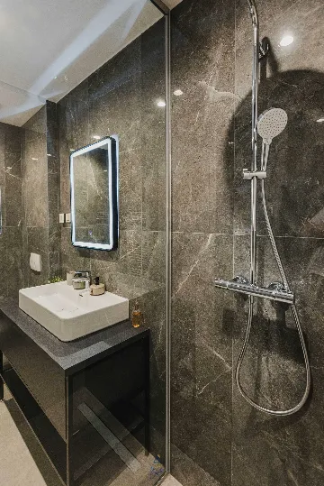 4-Bedroom Villa with Pool & Jacuzzi in Brnobići