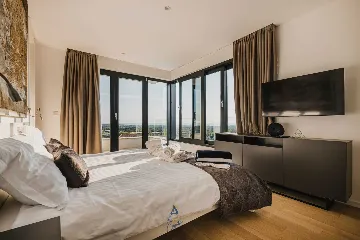 4-Bedroom Villa with Pool & Jacuzzi in Brnobići