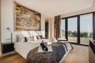 4-Bedroom Villa with Pool & Jacuzzi in Brnobići