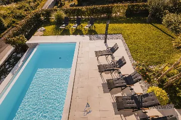 4-Bedroom Villa with Pool & Jacuzzi in Brnobići