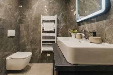 4-Bedroom Villa with Pool & Jacuzzi in Brnobići