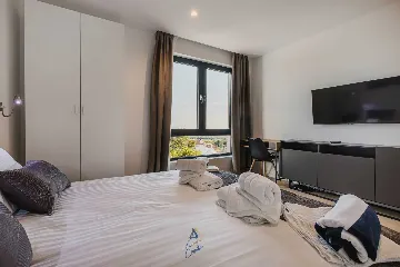 4-Bedroom Villa with Pool & Jacuzzi in Brnobići