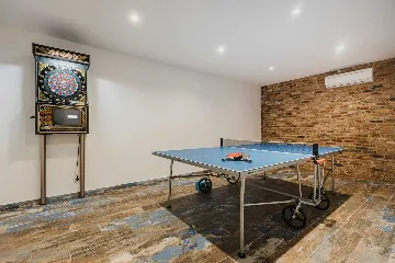 4-Bedroom Villa with Pool & Jacuzzi in Brnobići