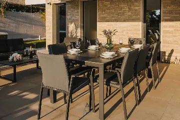 4-Bedroom Villa with Pool & Jacuzzi in Brnobići