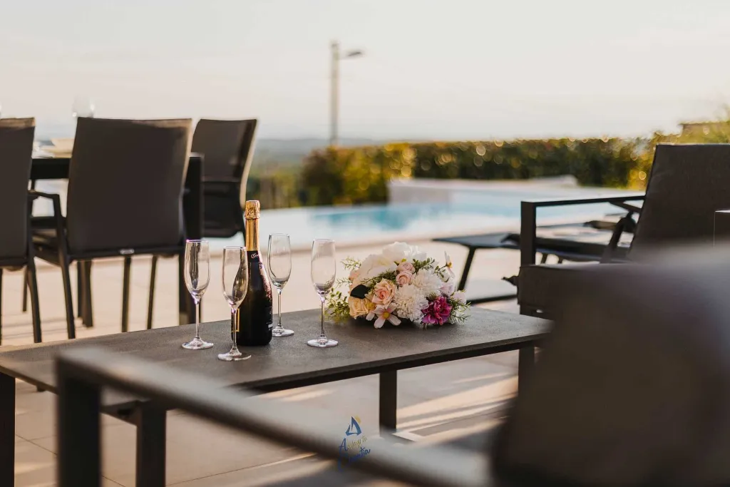 4-Bedroom Villa with Pool & Jacuzzi in Brnobići