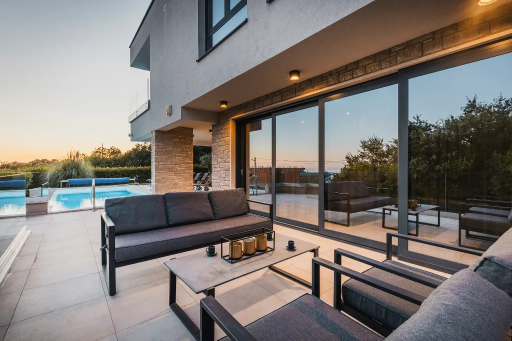 4-Bedroom Villa with Pool & Jacuzzi in Brnobići