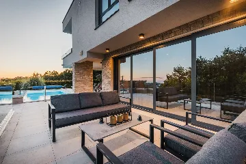 4-Bedroom Villa with Pool & Jacuzzi in Brnobići