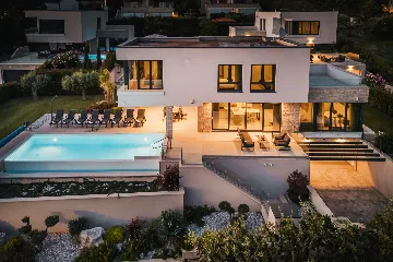 4-Bedroom Villa with Pool & Jacuzzi in Brnobići