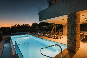 4-Bedroom Villa with Pool & Jacuzzi in Brnobići