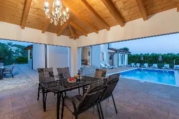 Villa in Buroli with Pool, Sauna and Outdoor Kitchen