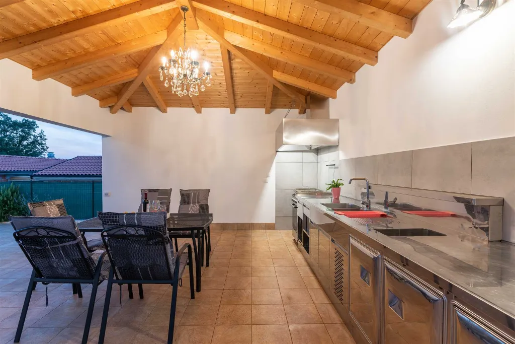 Villa in Buroli with Pool, Sauna and Outdoor Kitchen
