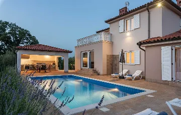 Villa in Buroli with Pool, Sauna and Outdoor Kitchen