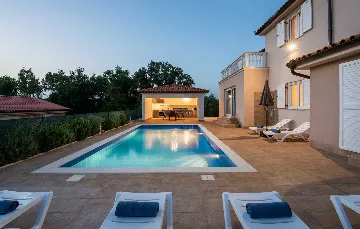 Villa in Buroli with Pool, Sauna and Outdoor Kitchen