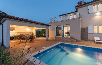 Villa in Buroli with Pool, Sauna and Outdoor Kitchen