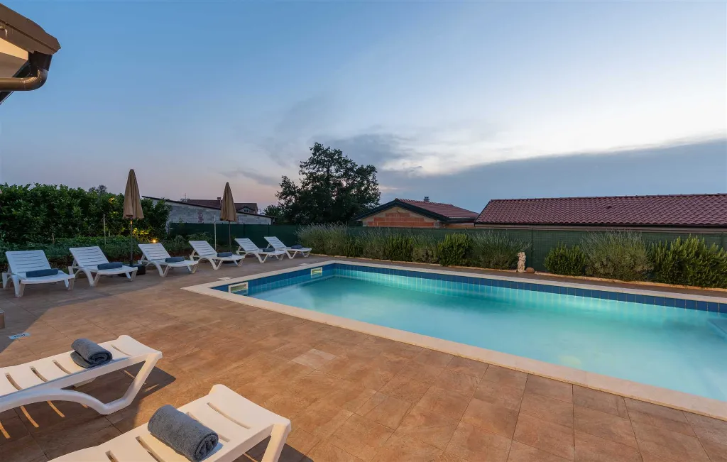 Villa in Buroli with Pool, Sauna and Outdoor Kitchen