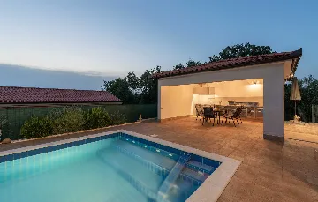 Villa in Buroli with Pool, Sauna and Outdoor Kitchen