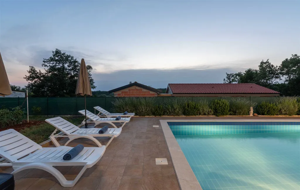 Villa in Buroli with Pool, Sauna and Outdoor Kitchen