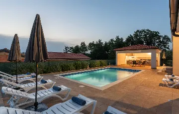 Villa in Buroli with Pool, Sauna and Outdoor Kitchen