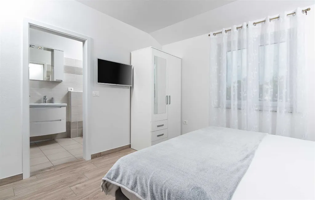 Villa in Buroli with Pool, Sauna and Outdoor Kitchen