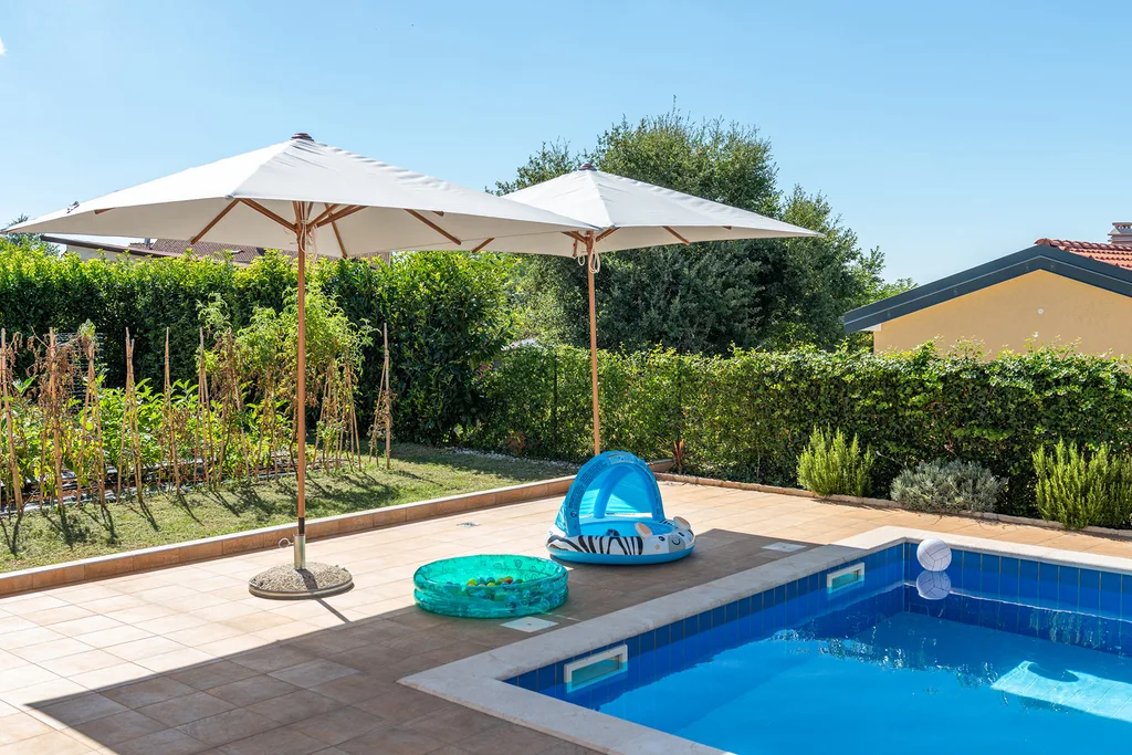 Villa in Buroli with Pool, Sauna and Outdoor Kitchen