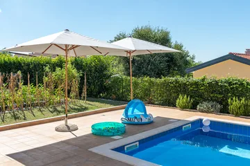 Villa in Buroli with Pool, Sauna and Outdoor Kitchen