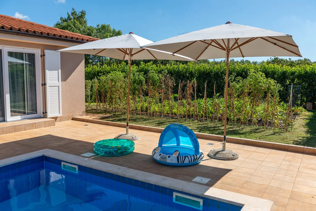 Villa in Buroli with Pool, Sauna and Outdoor Kitchen