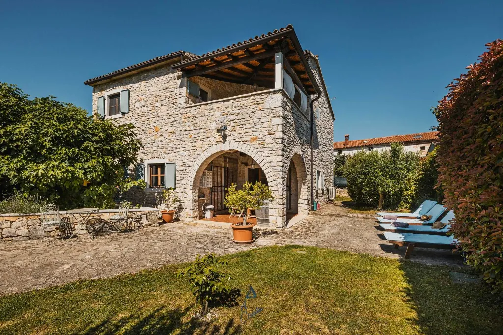 Sv. Lovreč 3-Bedroom Villa with Pool and Garden