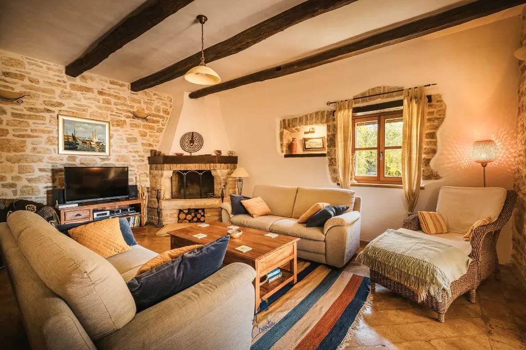 Sv. Lovreč 3-Bedroom Villa with Pool and Garden
