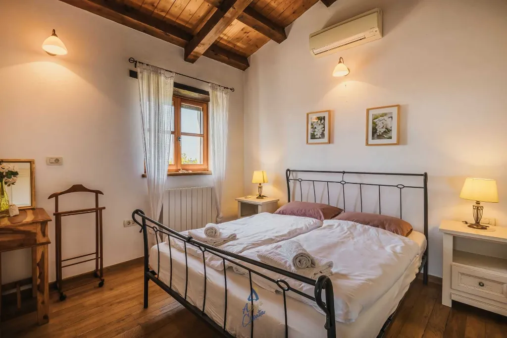 Sv. Lovreč 3-Bedroom Villa with Pool and Garden