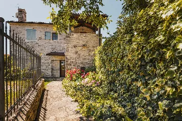 Sv. Lovreč 3-Bedroom Villa with Pool and Garden
