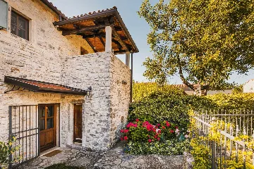 Sv. Lovreč 3-Bedroom Villa with Pool and Garden