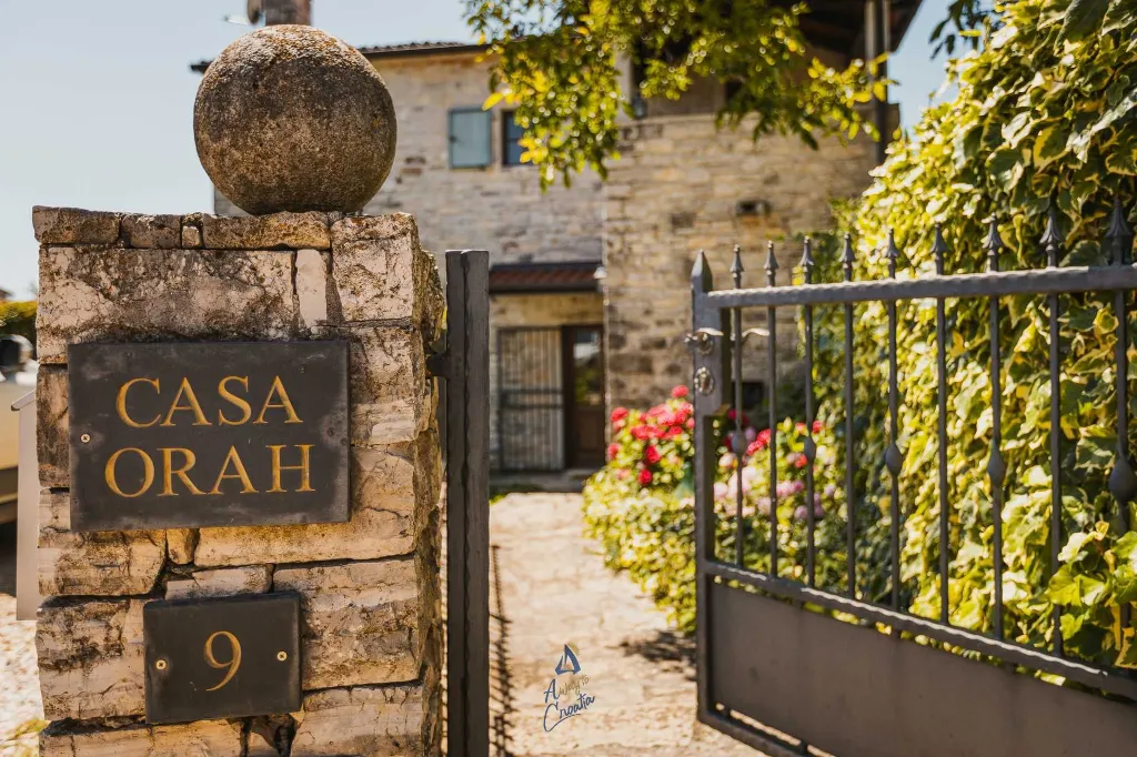 Sv. Lovreč 3-Bedroom Villa with Pool and Garden