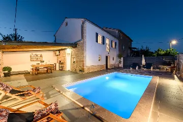 Villa with Pool in Muntrilj