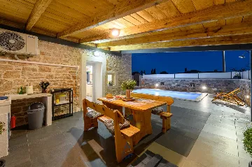 Villa with Pool in Muntrilj