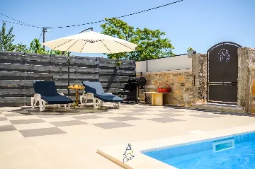 Villa with Pool in Muntrilj