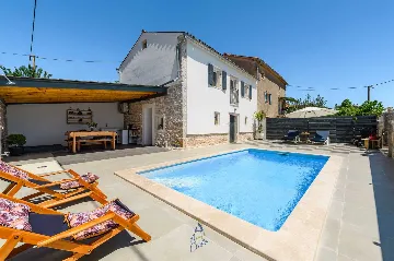 Villa with Pool in Muntrilj