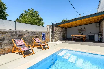 Villa with Pool in Muntrilj