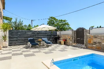 Villa with Pool in Muntrilj