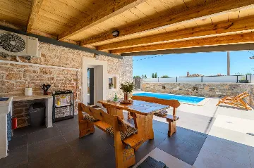 Villa with Pool in Muntrilj